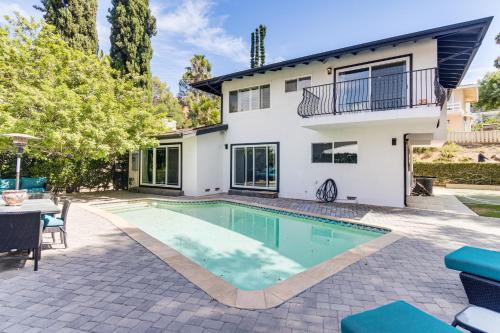 Encino House | WFH Friendly Spacious Hillside Retreat in Encino