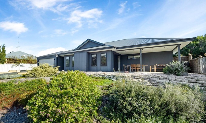 Augusta House | Whale Tails Augusta - stylishly modern in the town of Augusta - Whale Tails Augusta - stylishly modern in the town of Augusta