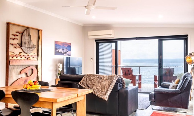 Coles Bay Apartment | Whale Watcher 2