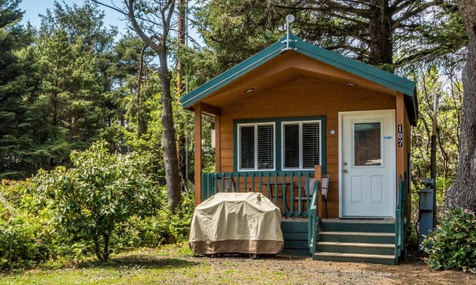South Beach Resort | Whalers Rest Studio Cabin 13