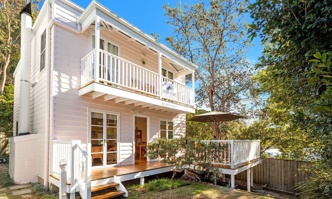 Hyams Beach Cottage | Whalers Retreat superb 3 bedroom cottage in a quiet pocket of Hyams Beach.