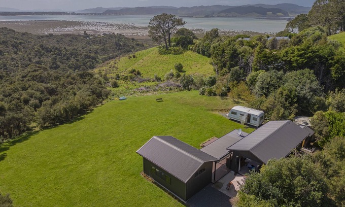 Te Rerenga Cottage | Whangapoua Glamping Hideaway - Whangapoua Bach