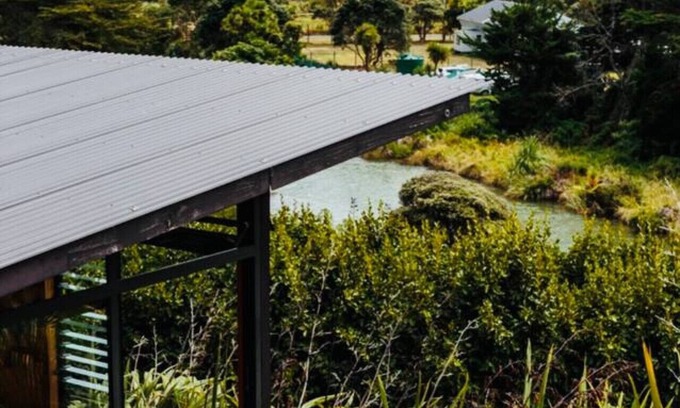 Raglan Cabin | Whare Tatū Raglan - Accommodation