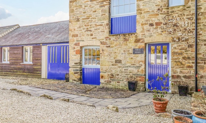 Newquay Cottage | WHEAL HONEY, family friendly, with a garden in St Newlyn East
