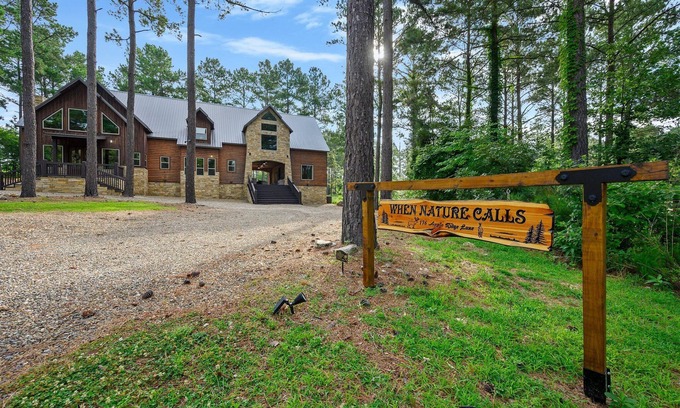 Hochatown Cabin | When Nature Calls: Sleeps 35 + Bunk Room + Game Room