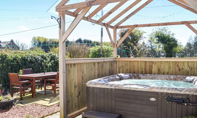 Stranraer Cottage | Where better to enjoy the hot tub in this delightful and private garden.