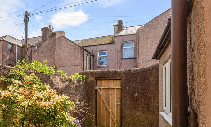 Barrow-in-Furness Apartment | WhereTostay Entire 3bed House
