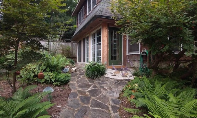 Southwest Raleigh House | Whimsical, Walkable, Garden Gem - The Famous Raleigh Mill House