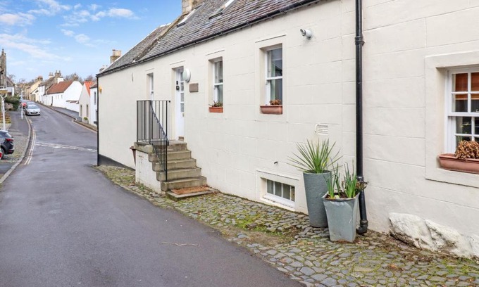 Falkland House | Whinstone Holiday Home in Falkland - Sleeps 8
