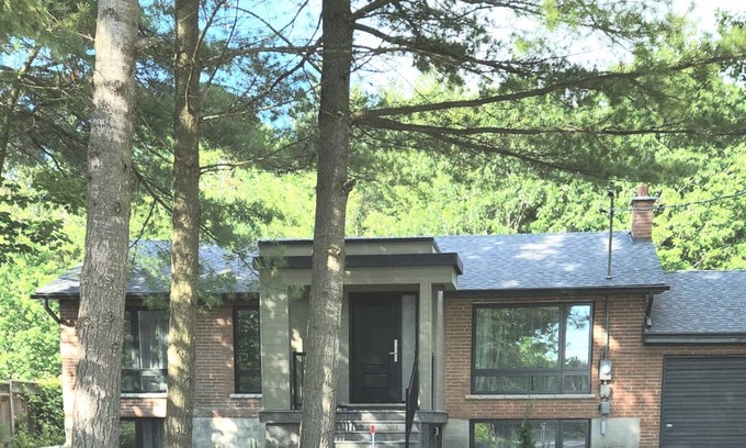 Tiny House | Whispering Pines Cottage 6 minutes to the most beautiful beach in Ontario