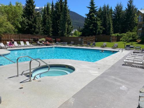 Village North Hotel | Whistler Blackcomb Cascade Lodge suite WIFI cable TV 2 hot tubs pool gym sauna bike & ski storage room