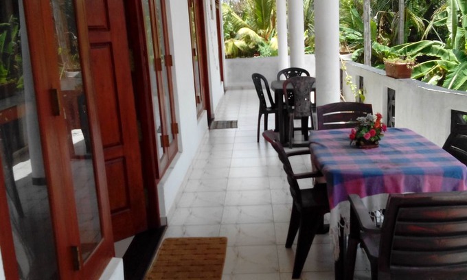 Patuwatha Villa | White baby 8BR Villa 25m to Sea