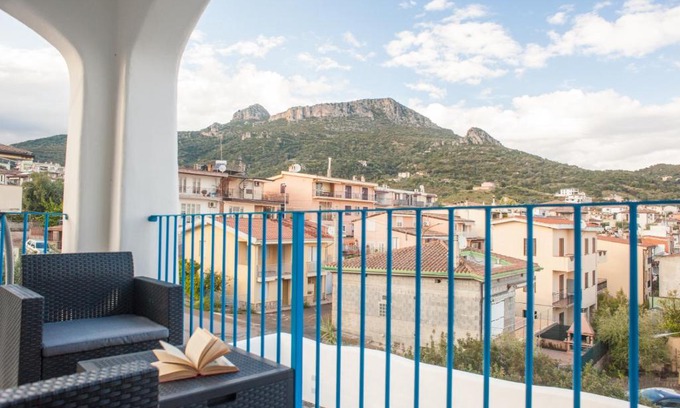 Santa Maria Navarrese Apartment | White & Blue