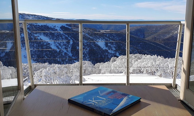 Hotham Heights Apartment | White Crystal 109- ski-in ski-out