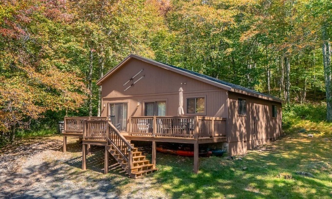 Old Timberline House | White Deer - 134 Cabin Mountain RoadnnWhite Deer - Lake Access, Hot Tub, Pet Friendly, Keurig
