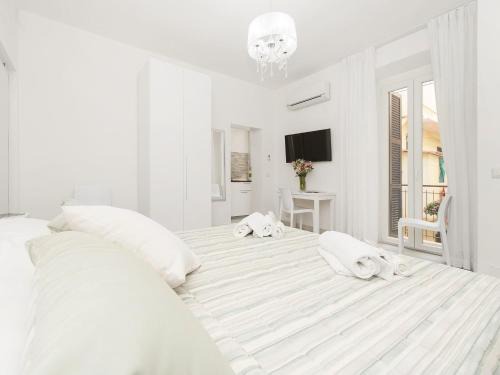 Marsala Apartment | White Flat Termini