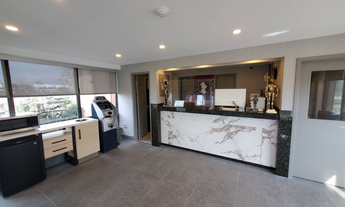 Mississauga Hotel | White Knight Motel