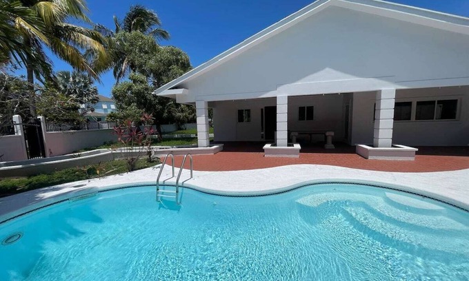 Westward Villas Subdivision House | White Lotus is a spacious family friendly home located in cable beach.