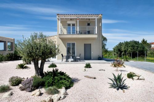 Afytos Apartment | White Lotus Jacuzzi Villa, Afitos #FeelsLikeHome
