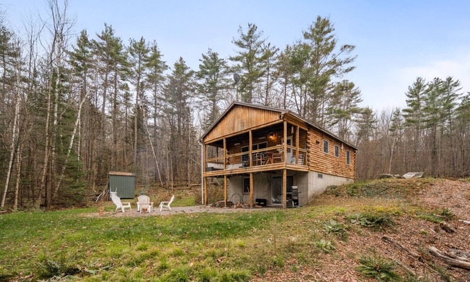 Woodsville Cabin | White Mountains - Cozy cabin by the lake with fire pit.