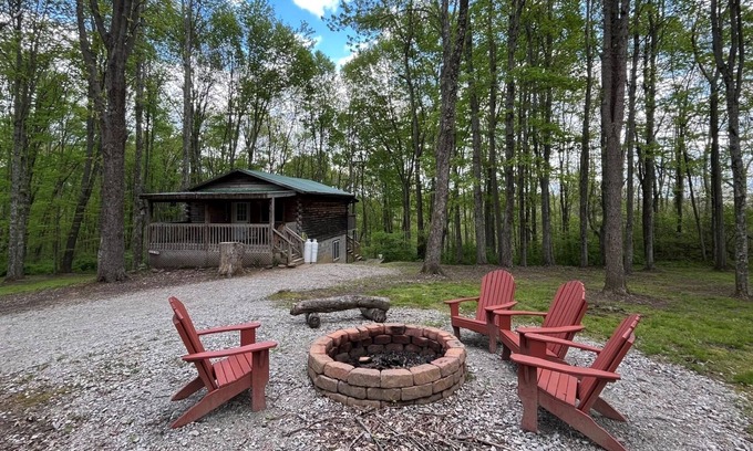 Logan Cabin | White Oak Cabin at Acorn Acres Cabins
