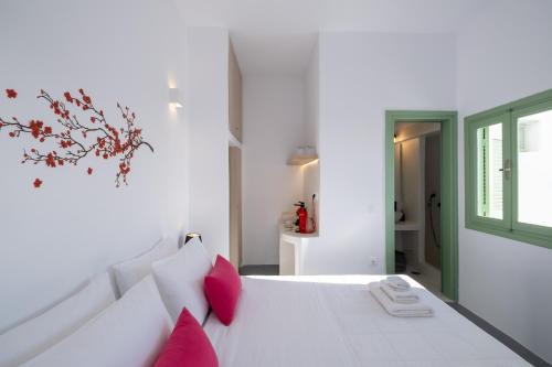 Pyrgos Villa | White Orchid Cave House & Studio