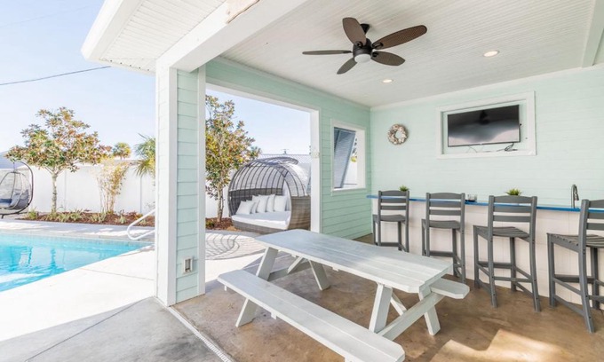 Butler Beach House | White Rose Sleeps 24 Private Heated Pool Beach