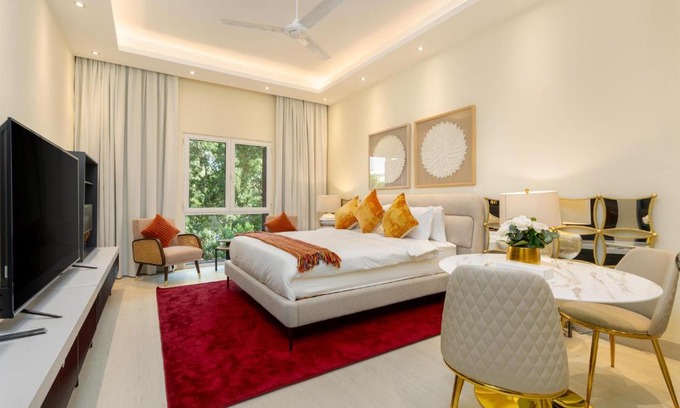 Discovery Gardens Apartment | White Sage Incredible Studio Next to Metro
