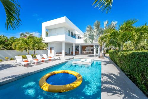 Long Bay Villa | White Villas - Beachside Villa with Pool and Resort Amenities - v1