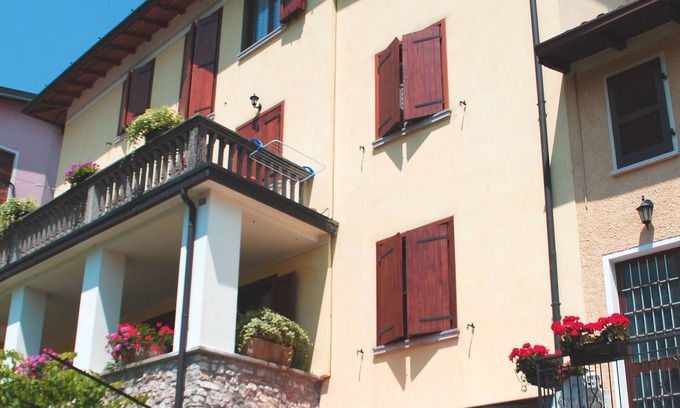 Prabione Apartment | Whng. with 2 bedrooms, bathroom and balcony with fantastic mountain views.