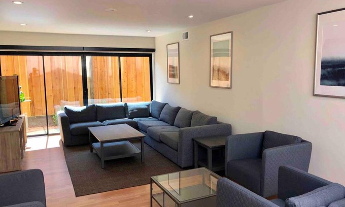 San Bruno House | Whole bright house 6BR 2BA Wifi Parking SFO 8 min