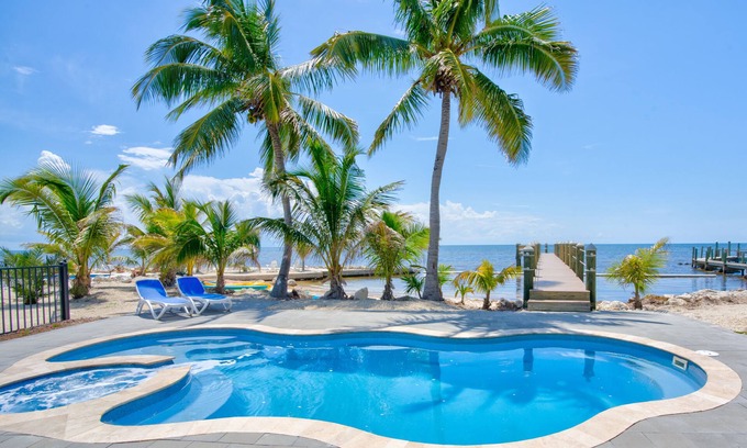Marathon House | Wide Horizon oceanfront. 4 bedroom, 4 ½ bath, kayaks, pool + observation deck.