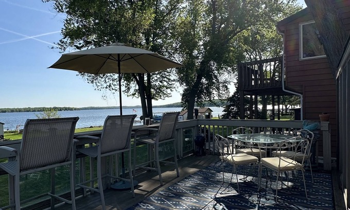 Pewaukee House | Wide open lake views and large flat front yard