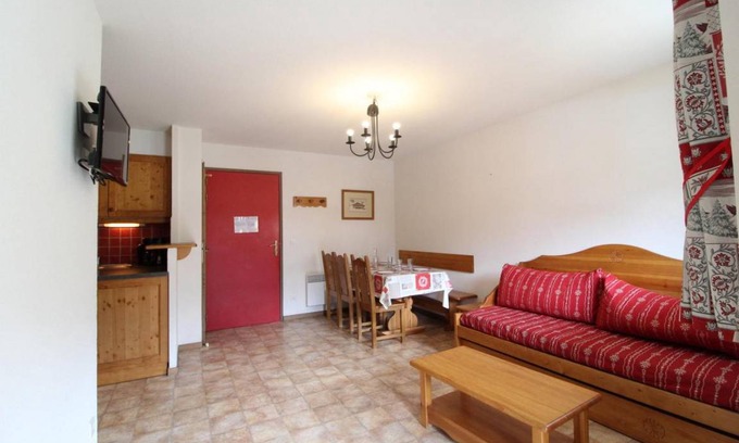 Val Cenis Apartment | Wifi, 10m from ski slopes, 2nd floor, balcony, parking, tv, ski locker, 40m², Val Cenis