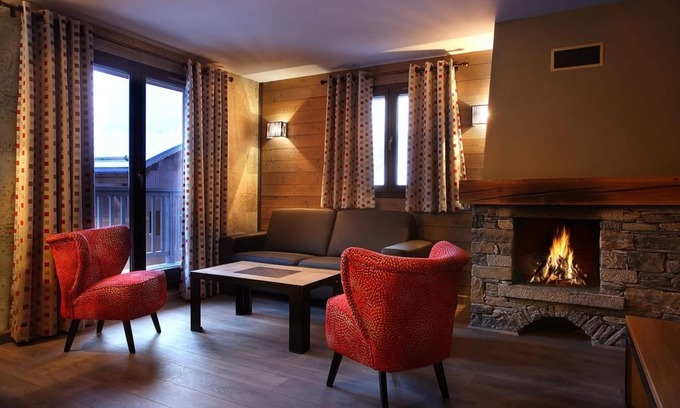 Arc-2000 Apartment | Wifi, 150m from ski slopes, fitness, swimming pool, sauna, hammam, balcony, fireplace or stove, tv