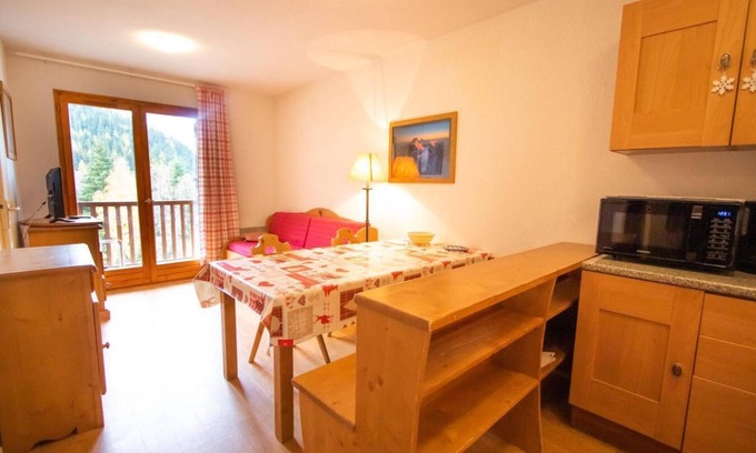 Valfrejus Apartment | Wifi, 200m from resort center, 1st floor, view mountain, balcony, tv, ski locker, 36m², Valfréjus