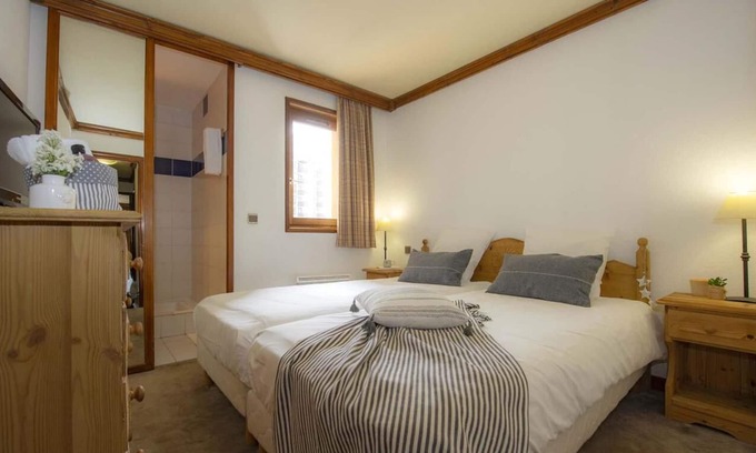 Val-d'Isere Apartment | Wifi, 250m from resort center, balcony, tv, 30m², Val d'Isère