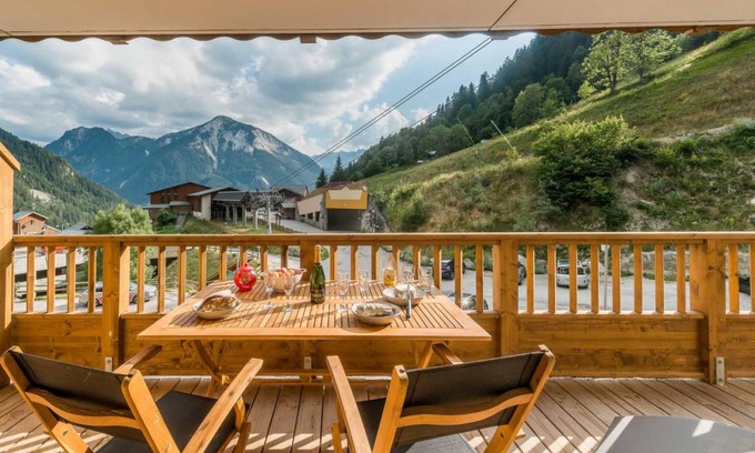 Champagny-en-Vanoise Apartment | Wifi, 50m from ski slopes, 2nd floor, balcony, parking, tv, ski locker, 64m², Champagny-en-Vanoise