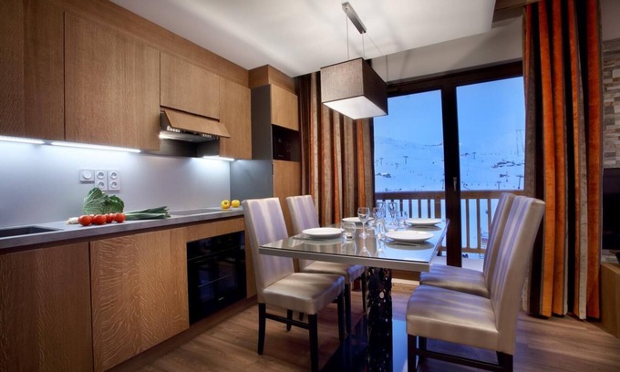 Arc-2000 Apartment | Wifi, 50m from resort center, fitness, swimming pool, sauna, hammam, balcony, tv, ski locker, 130m²