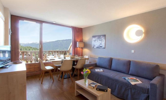 Les Esserts Apartment | Wifi, 50m from ski slopes, tv, ski locker, 32-36m², Morillon