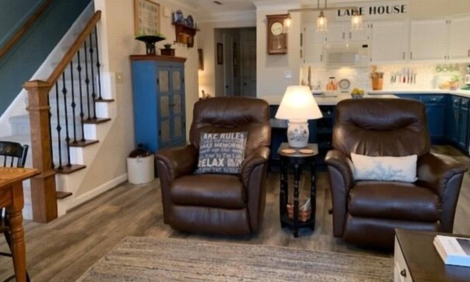 North Shore Villa | Wifi, Main Channel View, close to everything