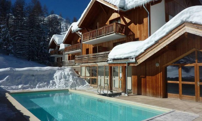 Les Orres Apartment | Wifi, ski-in/ski-out & foot of the slopes, 3rd floor, view ski slopes, fitness, swimming pool