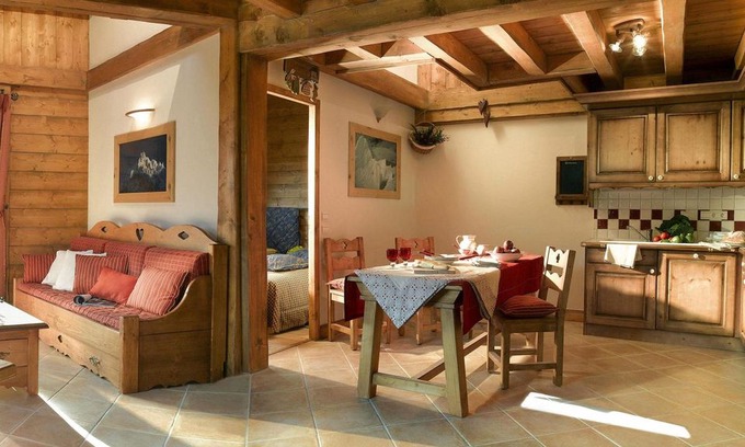 Vallandry Apartment | Wifi, ski-in/ski-out & foot of the slopes, fitness, swimming pool, balcony, tv, ski locker, 85-100m²