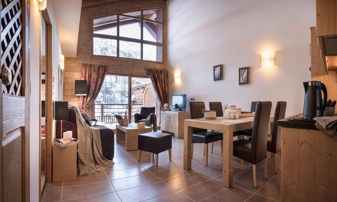 Les Boisses Apartment | Wifi, ski-in/ski-out & foot of the slopes, fitness, swimming pool, balcony, tv, ski locker, 65-75m²
