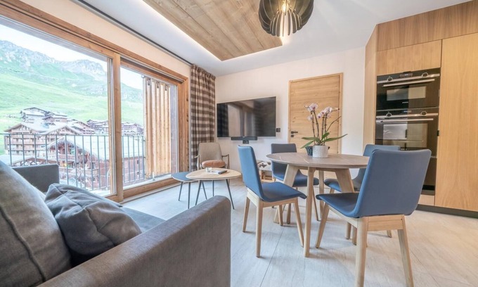 Tignes le Lac Apartment | Wifi, ski-in/ski-out & foot of the slopes, Ground floor, swimming pool, sauna, hammam, balcony, tv