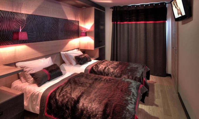 Val-Thorens Apartment | Wifi, ski-in/ski-out & foot of the slopes, fitness, swimming pool, sauna, hammam, balcony, tv