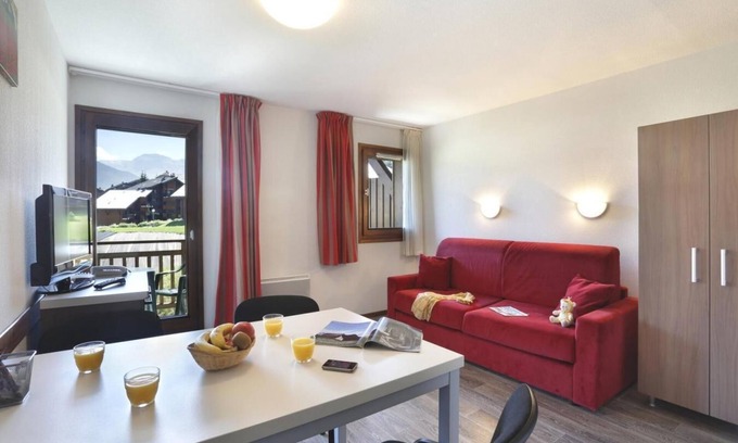Morillon Apartment | Wifi, swimming pool, terrace, balcony, parking, tv, ski locker, 17-21m², Morillon