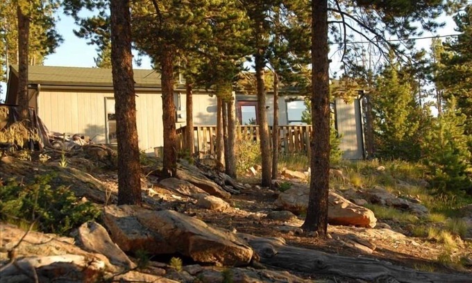 Evergreen House | "Wilderness Cabin on the Canyon" - BEAT the HEAT at 9000 Feet elevation