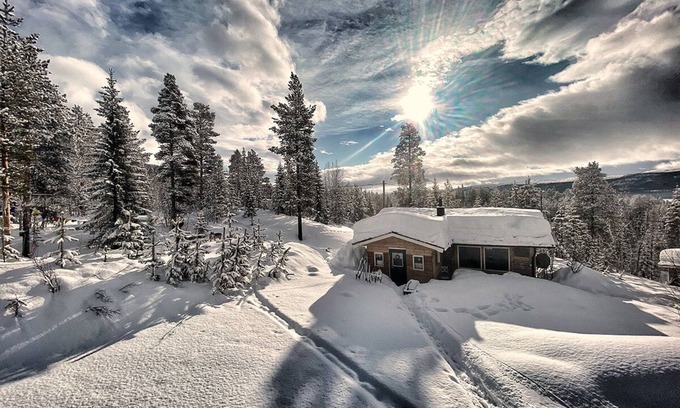 Kvikkjokk House | Wilderness Chalet under Northern Lights-At Gates of Sarek National Park!
