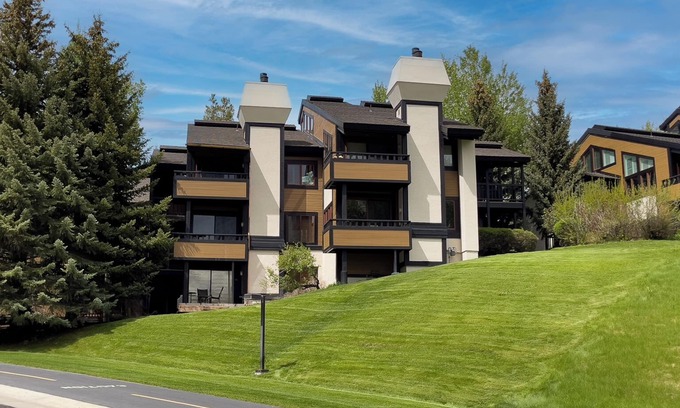 Elkhorn Condo | Wildflower Retreat with Resort Access | Pool, Golf, and More!